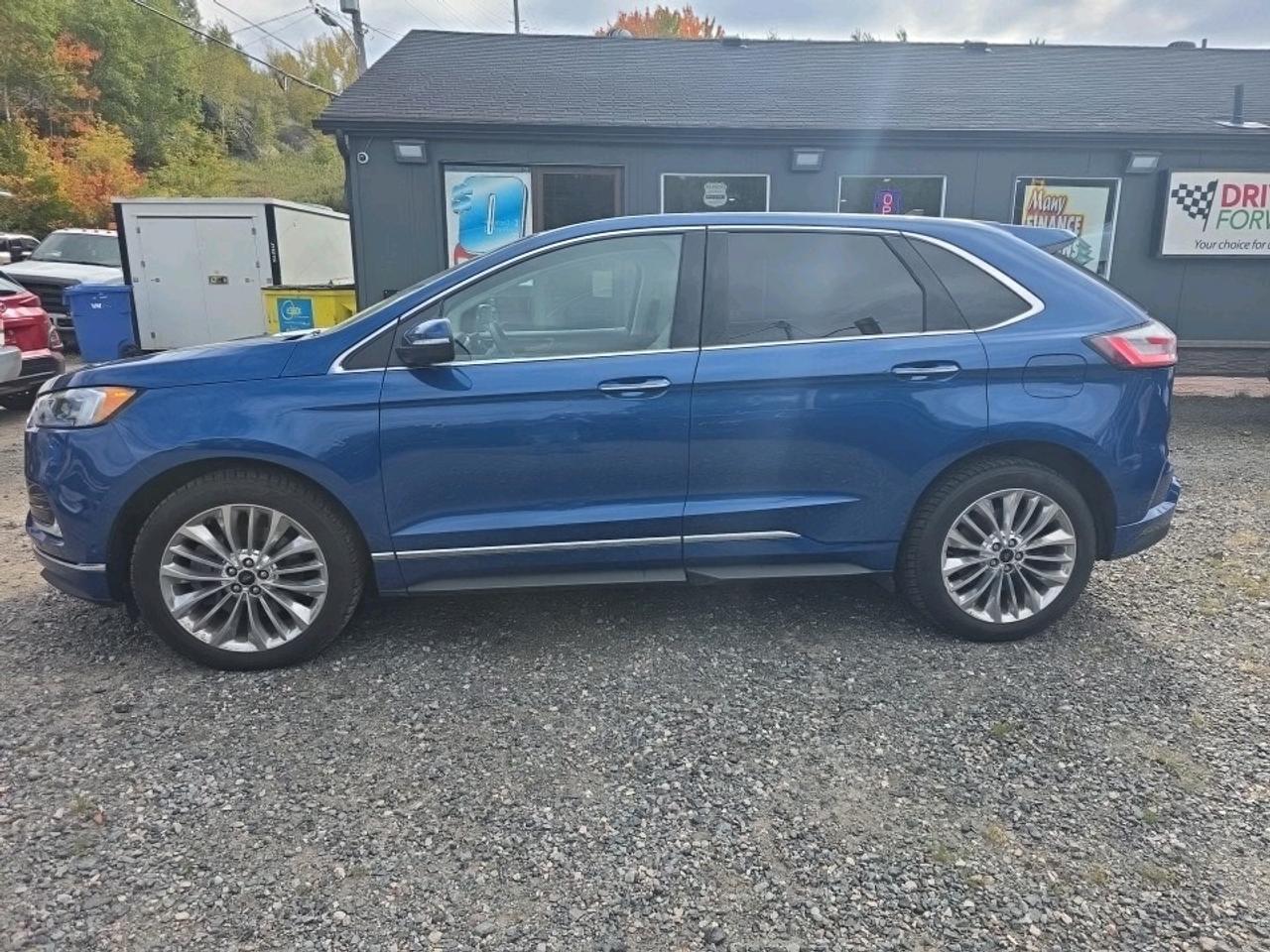 2022 Ford Edge Titanium TITANIUM AWD Photo4
