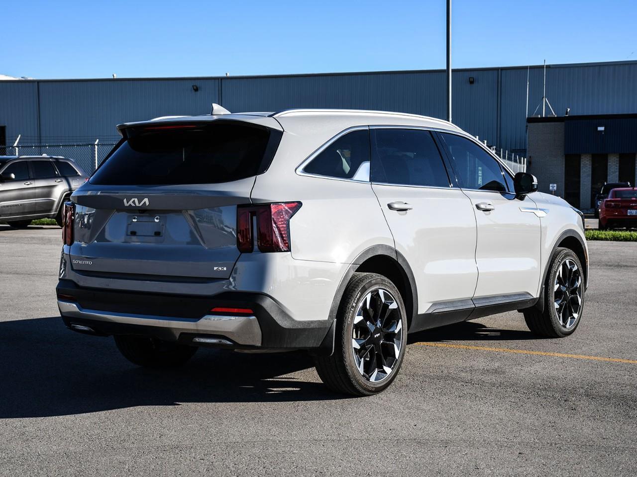 2025 Kia Sorento 2.5T EX 2025 Kia Sorento EX AWD | Heated Leather Seats | Heated Steering Wheel | 6 Passenger | Power Liftgate | Smart Cruise Control | Blind Spot | 12.3 Multimedia Touchscreen Photo