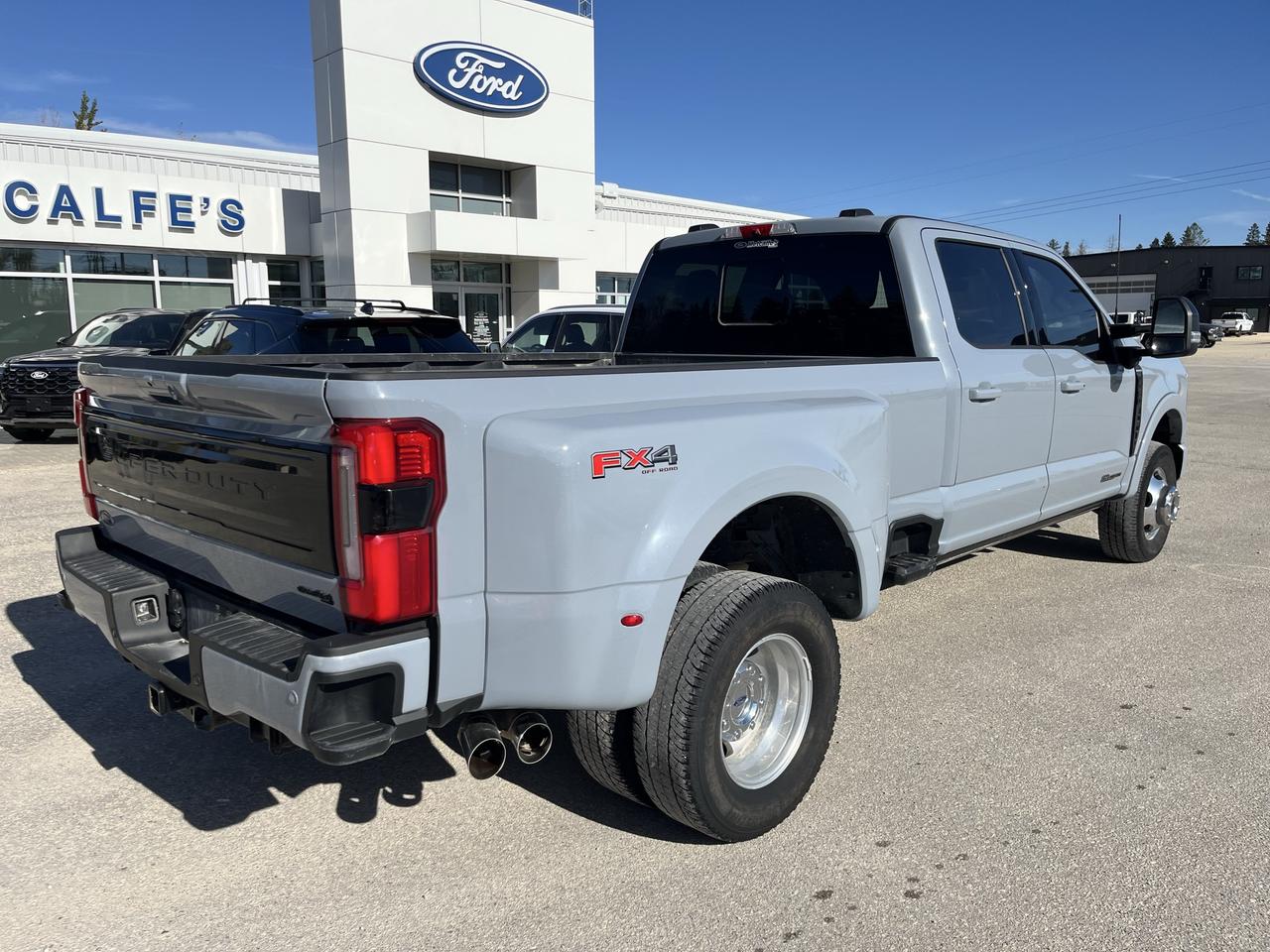 2025 Ford F-350 Super Duty DRW PLATINUM 4WD CREW CAB 8' BOX Photo4