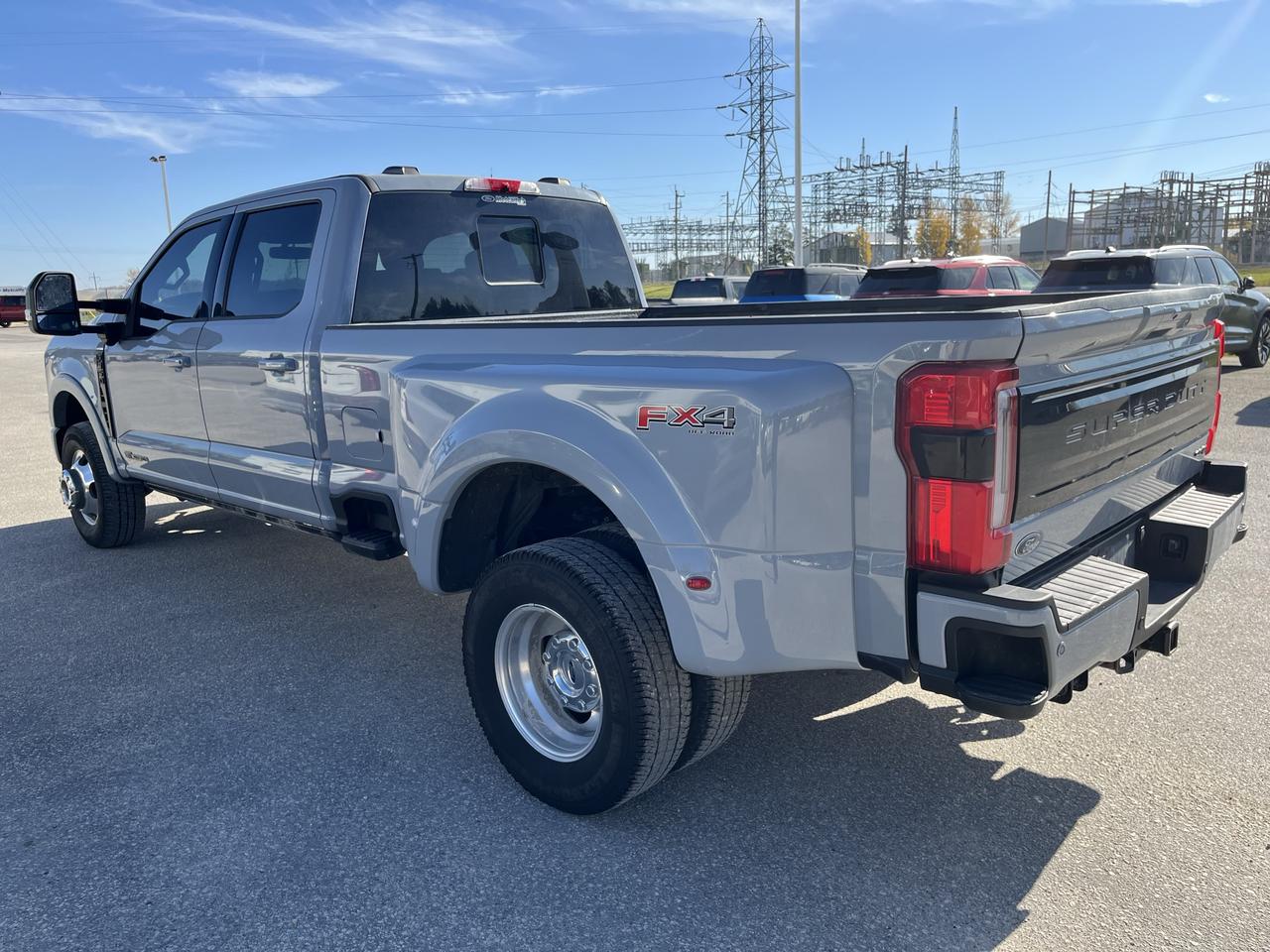 2025 Ford F-350 Super Duty DRW PLATINUM 4WD CREW CAB 8' BOX Photo3