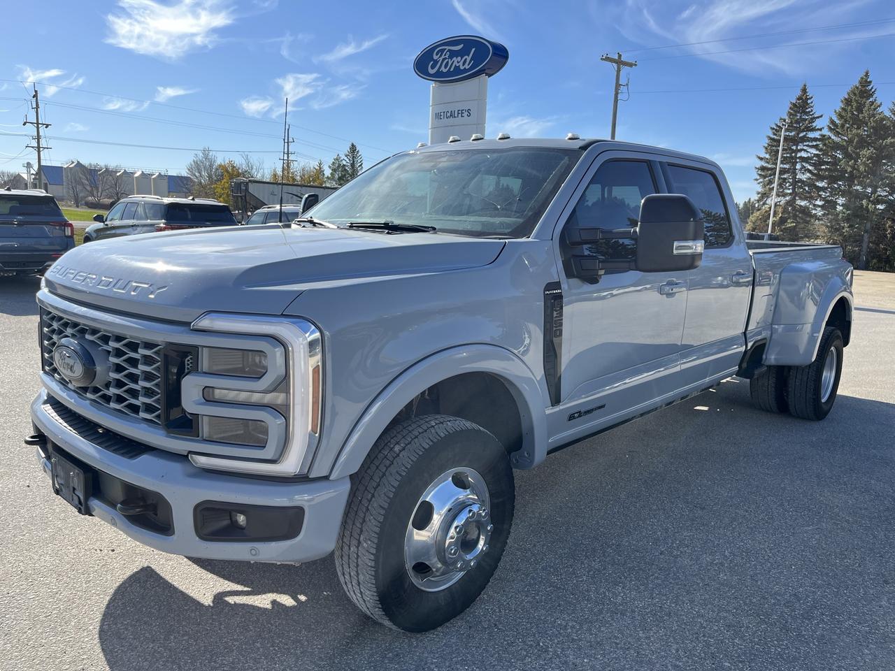 2025 Ford F-350 Super Duty DRW PLATINUM 4WD CREW CAB 8' BOX Photo2
