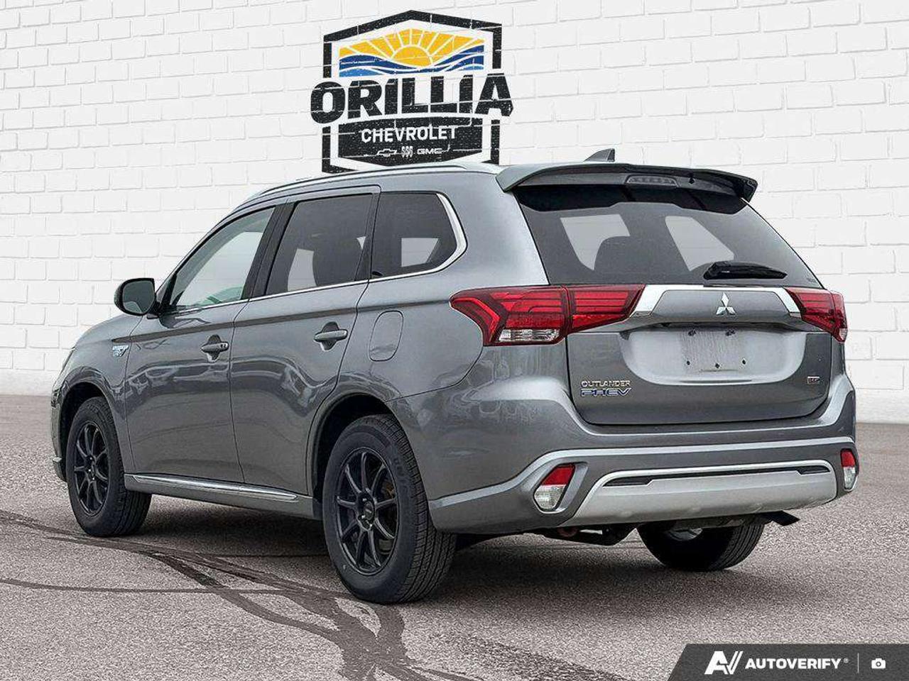 2020 Mitsubishi Outlander | Back-Up Camera Photo