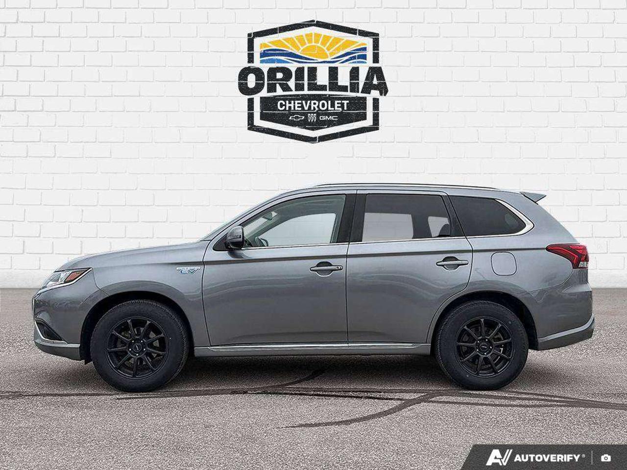 2020 Mitsubishi Outlander | Back-Up Camera Photo