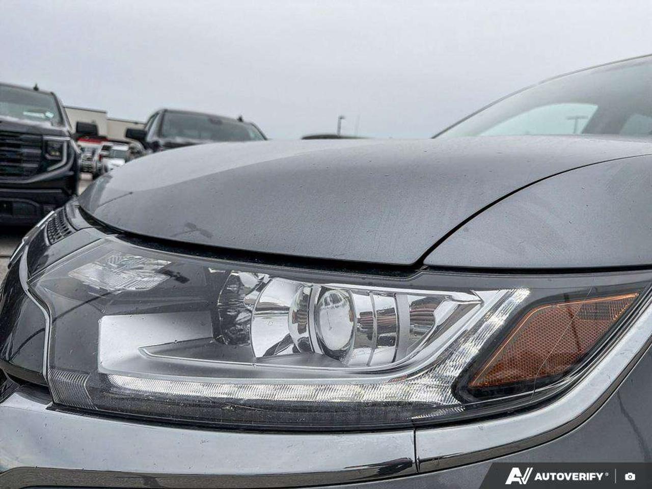 2020 Mitsubishi Outlander | Back-Up Camera Photo