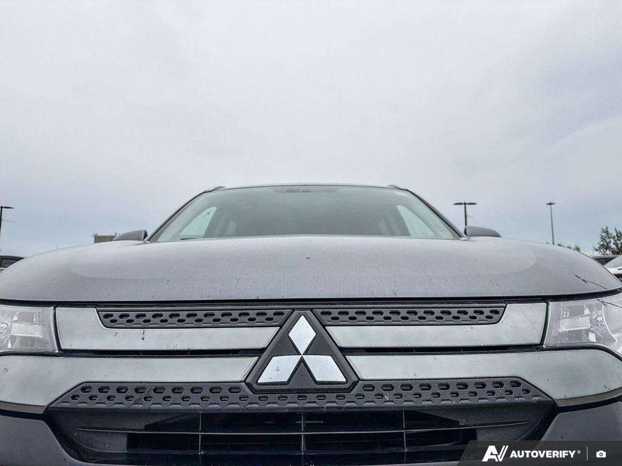 2020 Mitsubishi Outlander | Back-Up Camera Photo