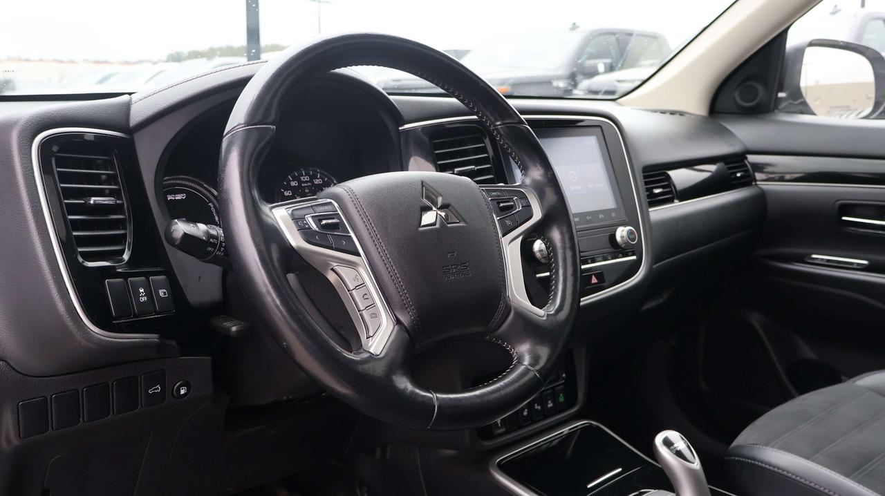 2020 Mitsubishi Outlander | Back-Up Camera Photo