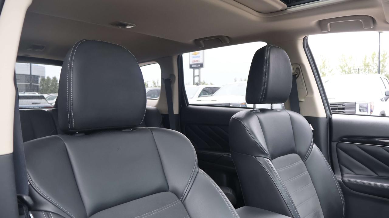 2020 Mitsubishi Outlander | Back-Up Camera Photo