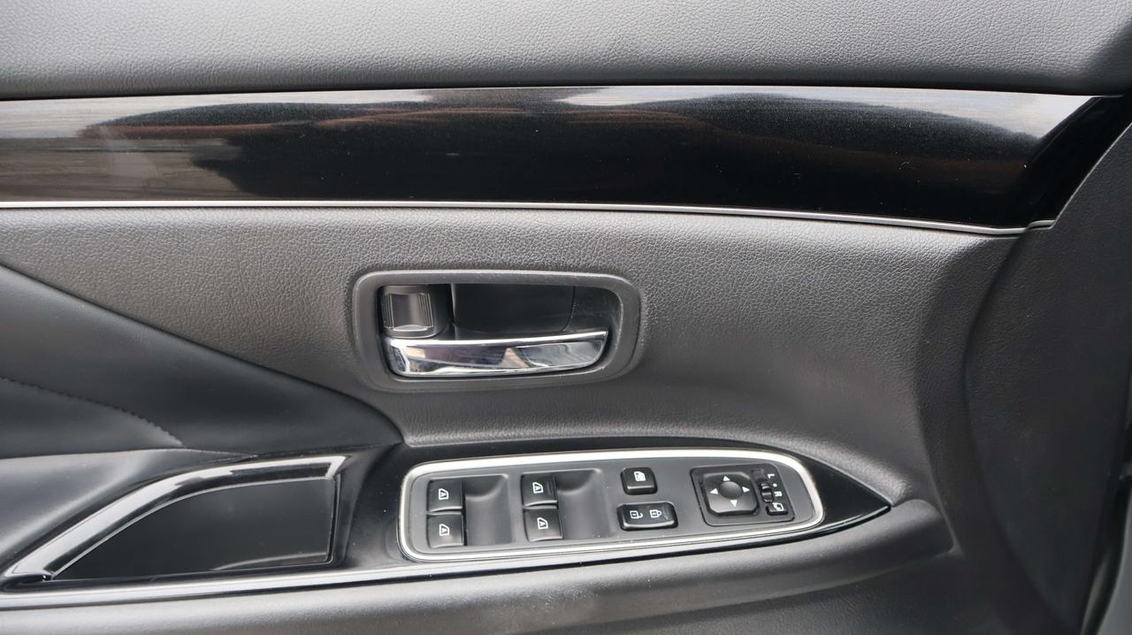 2020 Mitsubishi Outlander | Back-Up Camera Photo
