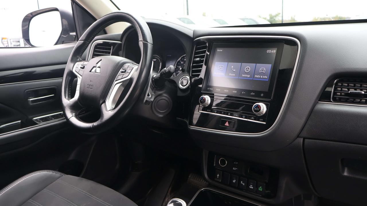 2020 Mitsubishi Outlander | Back-Up Camera Photo
