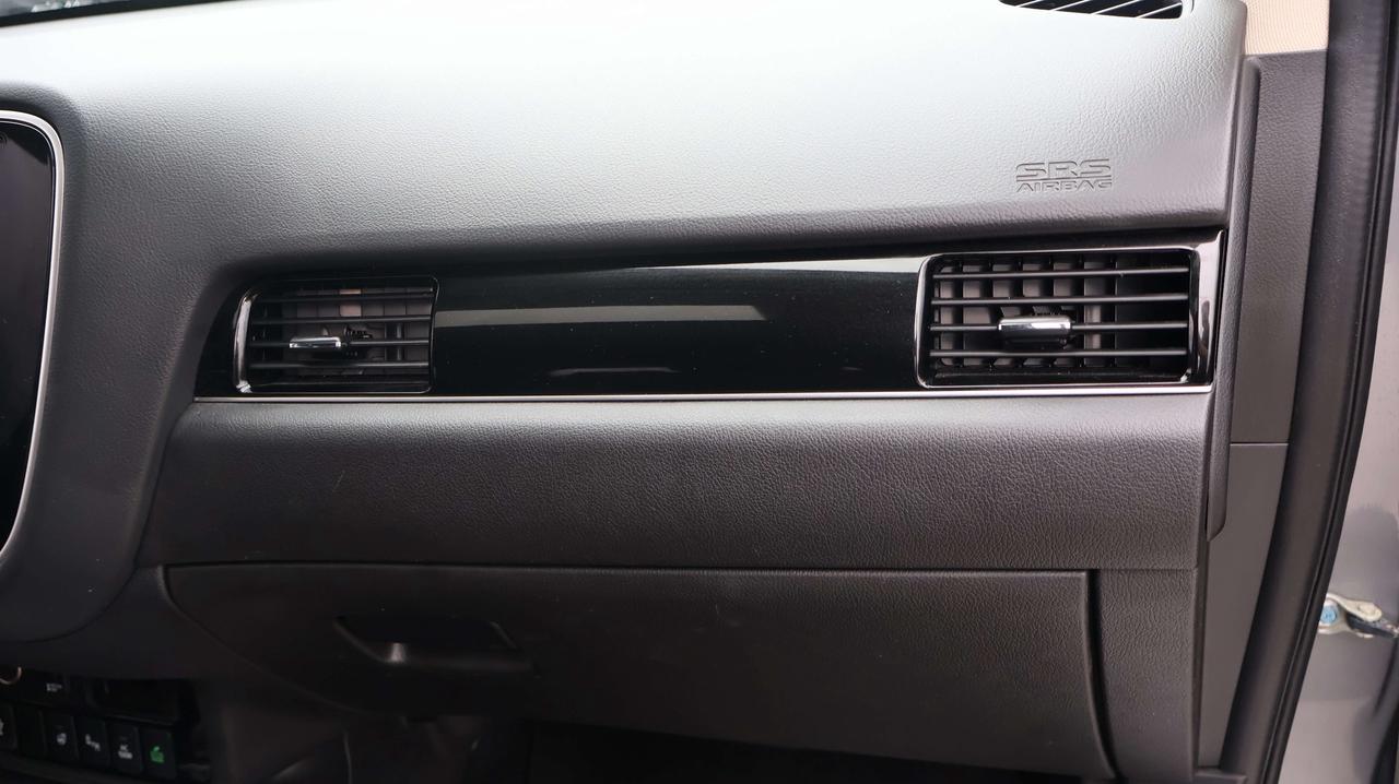 2020 Mitsubishi Outlander | Back-Up Camera Photo