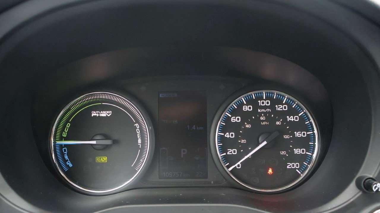 2020 Mitsubishi Outlander | Back-Up Camera Photo