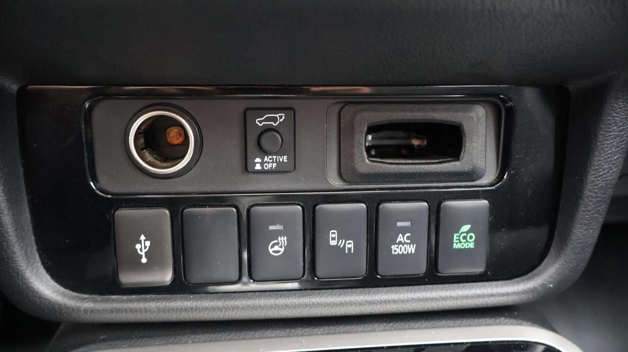 2020 Mitsubishi Outlander | Back-Up Camera Photo