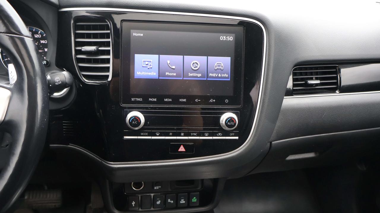 2020 Mitsubishi Outlander | Back-Up Camera Photo