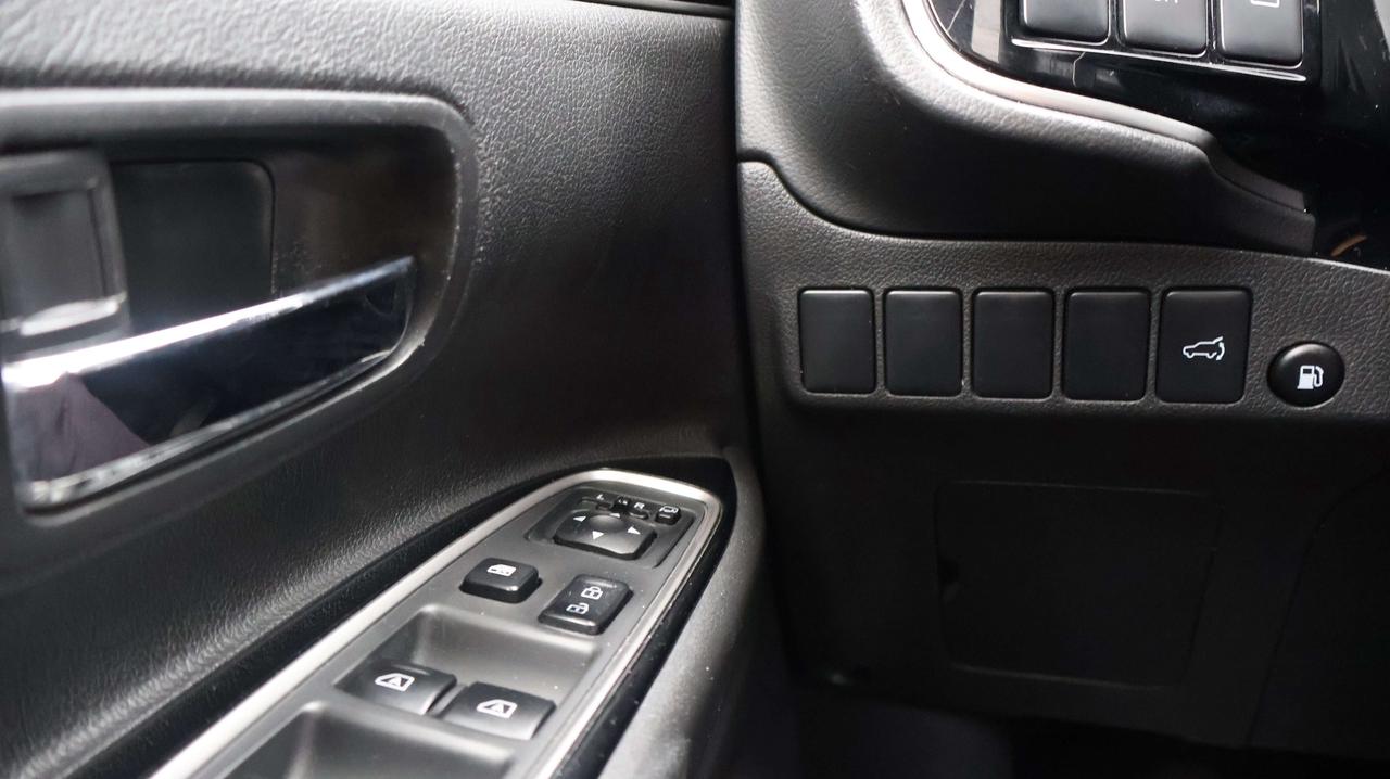 2020 Mitsubishi Outlander | Back-Up Camera Photo