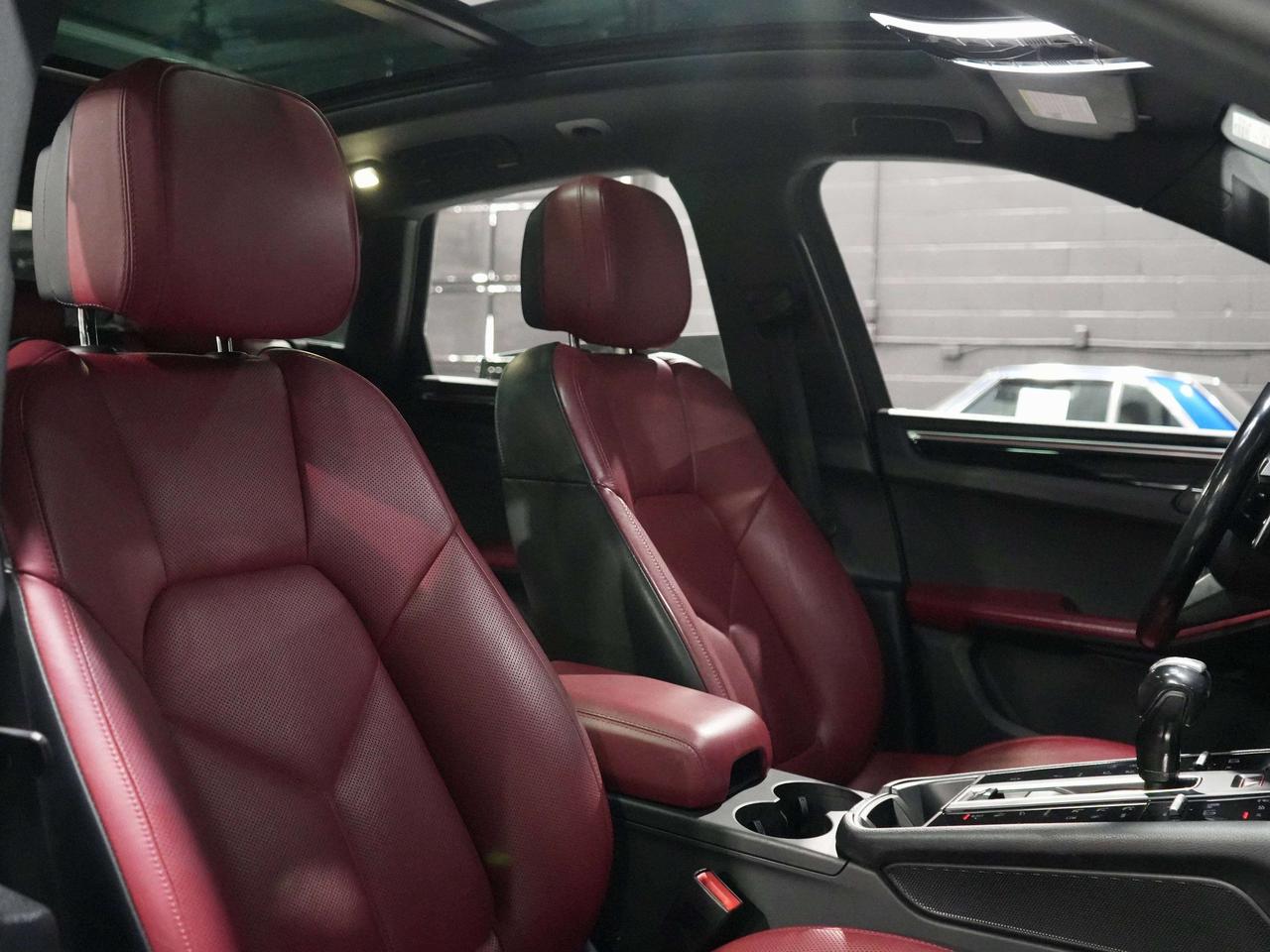 2023 Porsche Macan NO ACCIDENT| S |BOSE|DRIVERASSIST|RED INT|PANO|360 Photo