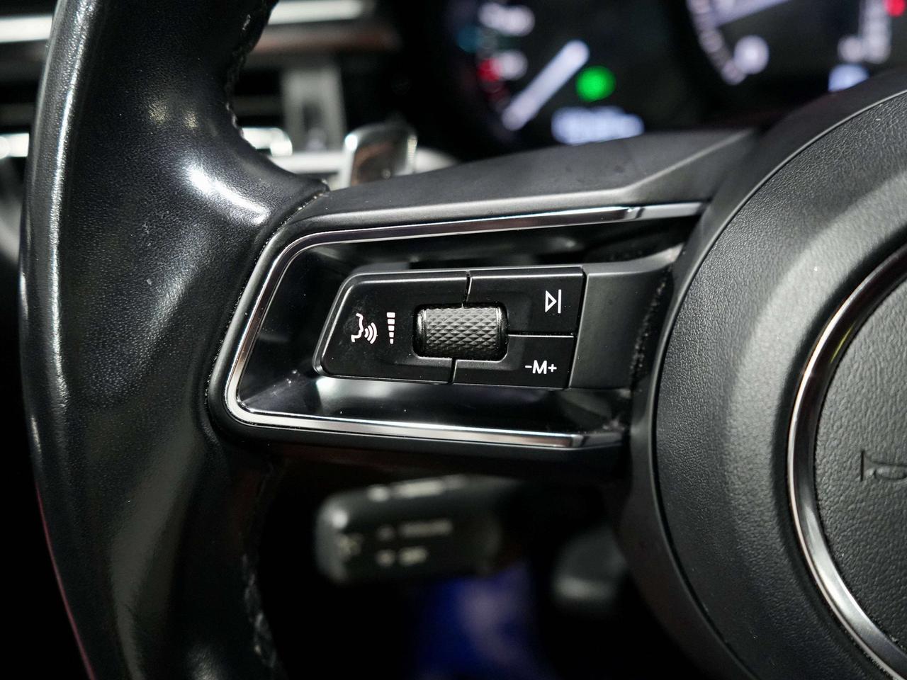 2023 Porsche Macan NO ACCIDENT| S |BOSE|DRIVERASSIST|RED INT|PANO|360 Photo