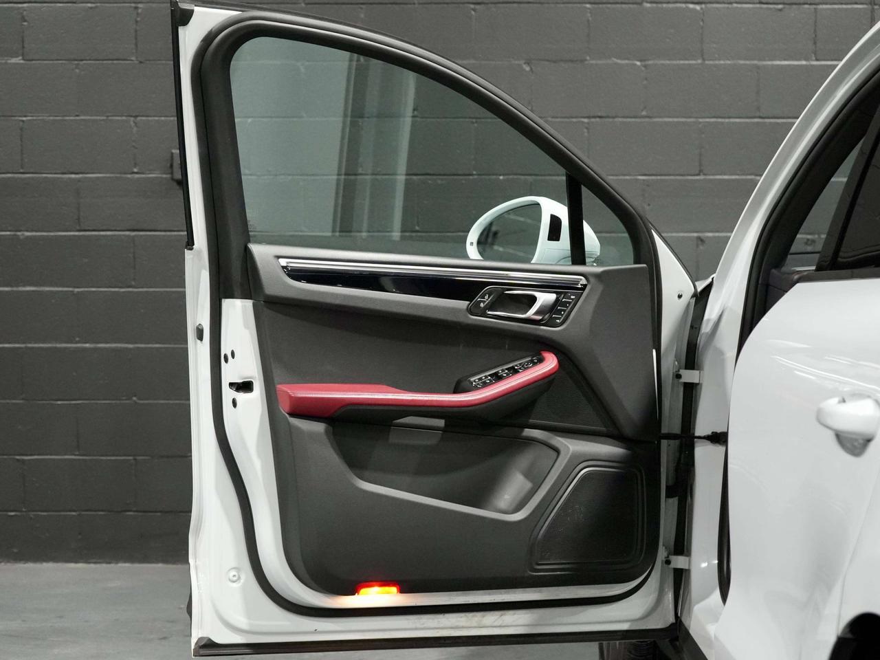 2023 Porsche Macan NO ACCIDENT| S |BOSE|DRIVERASSIST|RED INT|PANO|360 Photo