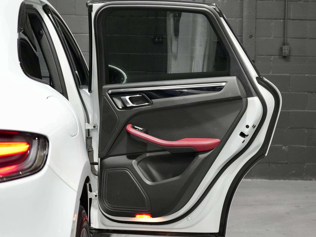 2023 Porsche Macan NO ACCIDENT| S |BOSE|DRIVERASSIST|RED INT|PANO|360 Photo
