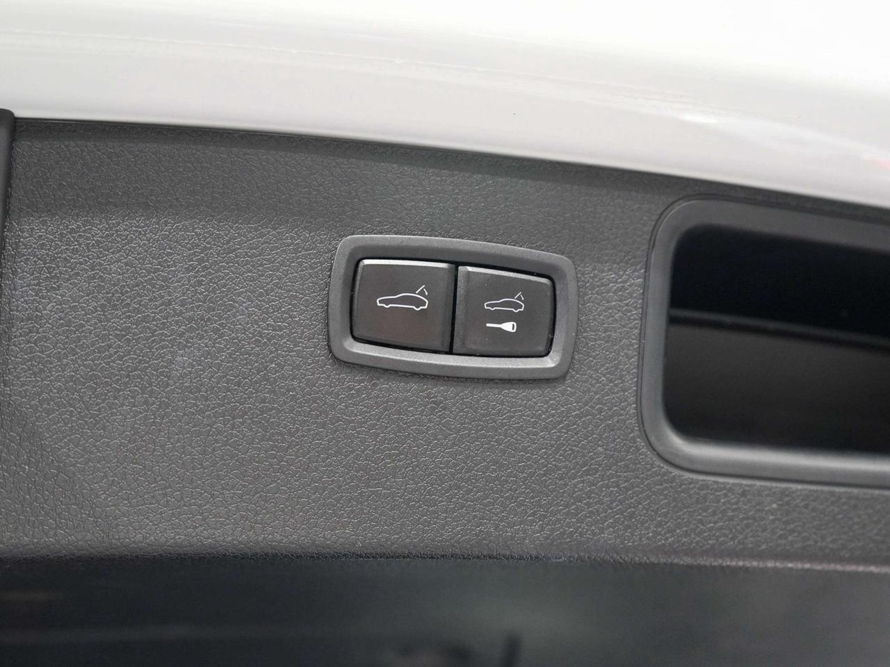 2023 Porsche Macan NO ACCIDENT| S |BOSE|DRIVERASSIST|RED INT|PANO|360 Photo