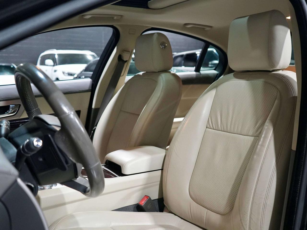 2011 Jaguar XF Premium Luxury|No Accident| V8 | Photo