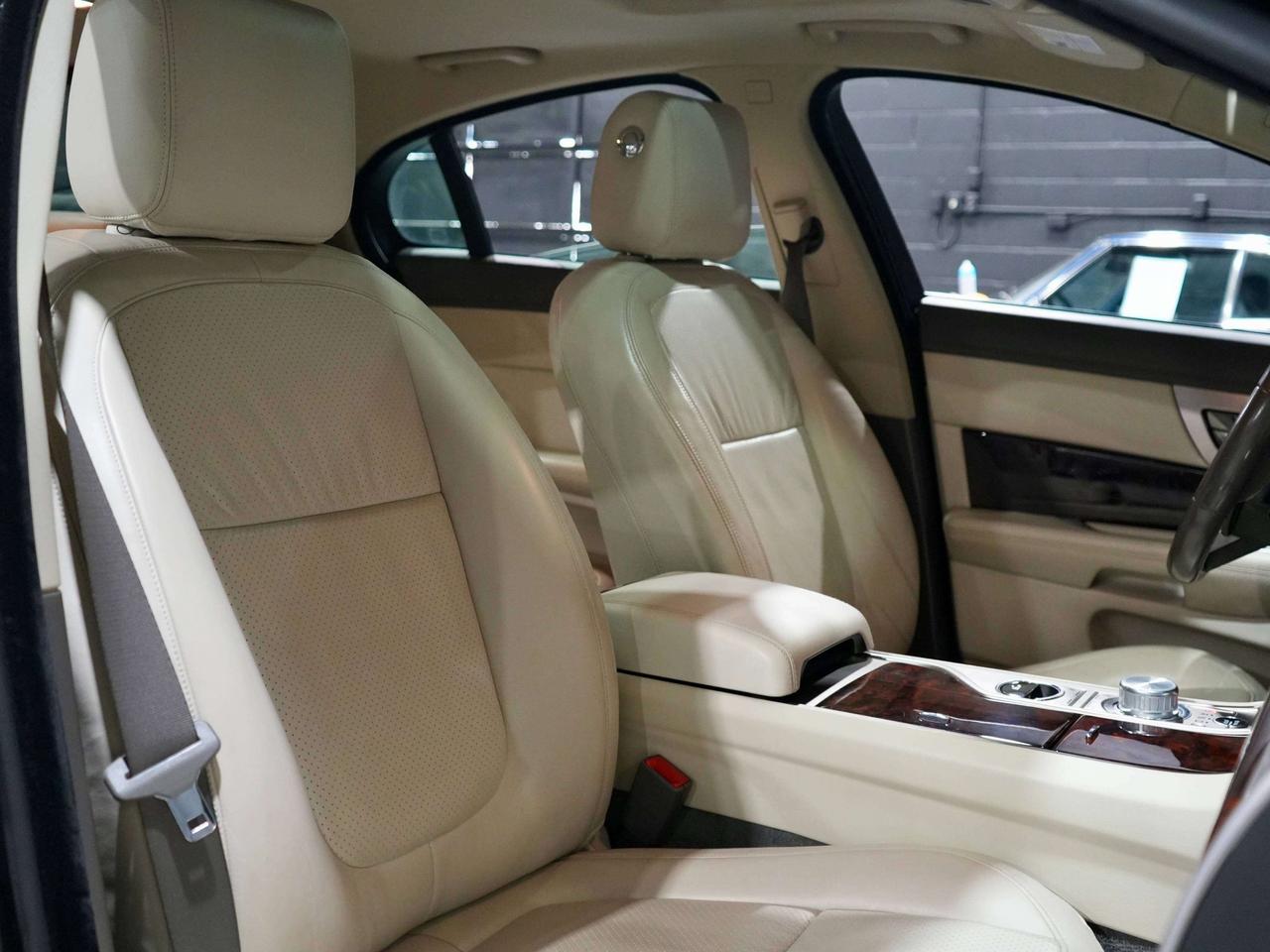 2011 Jaguar XF Premium Luxury|No Accident| V8 | Photo