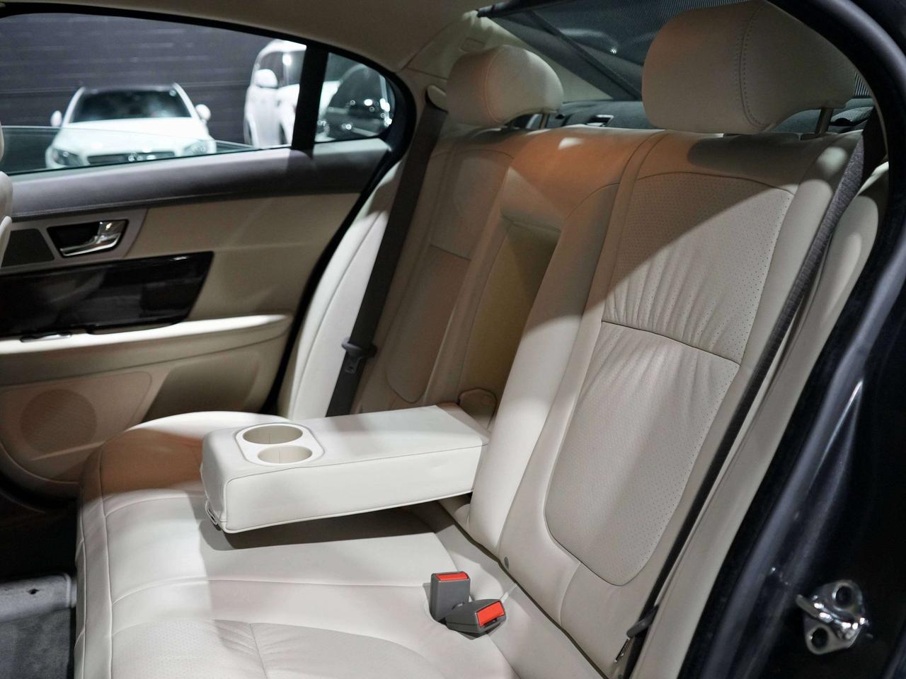 2011 Jaguar XF Premium Luxury|No Accident| V8 | Photo