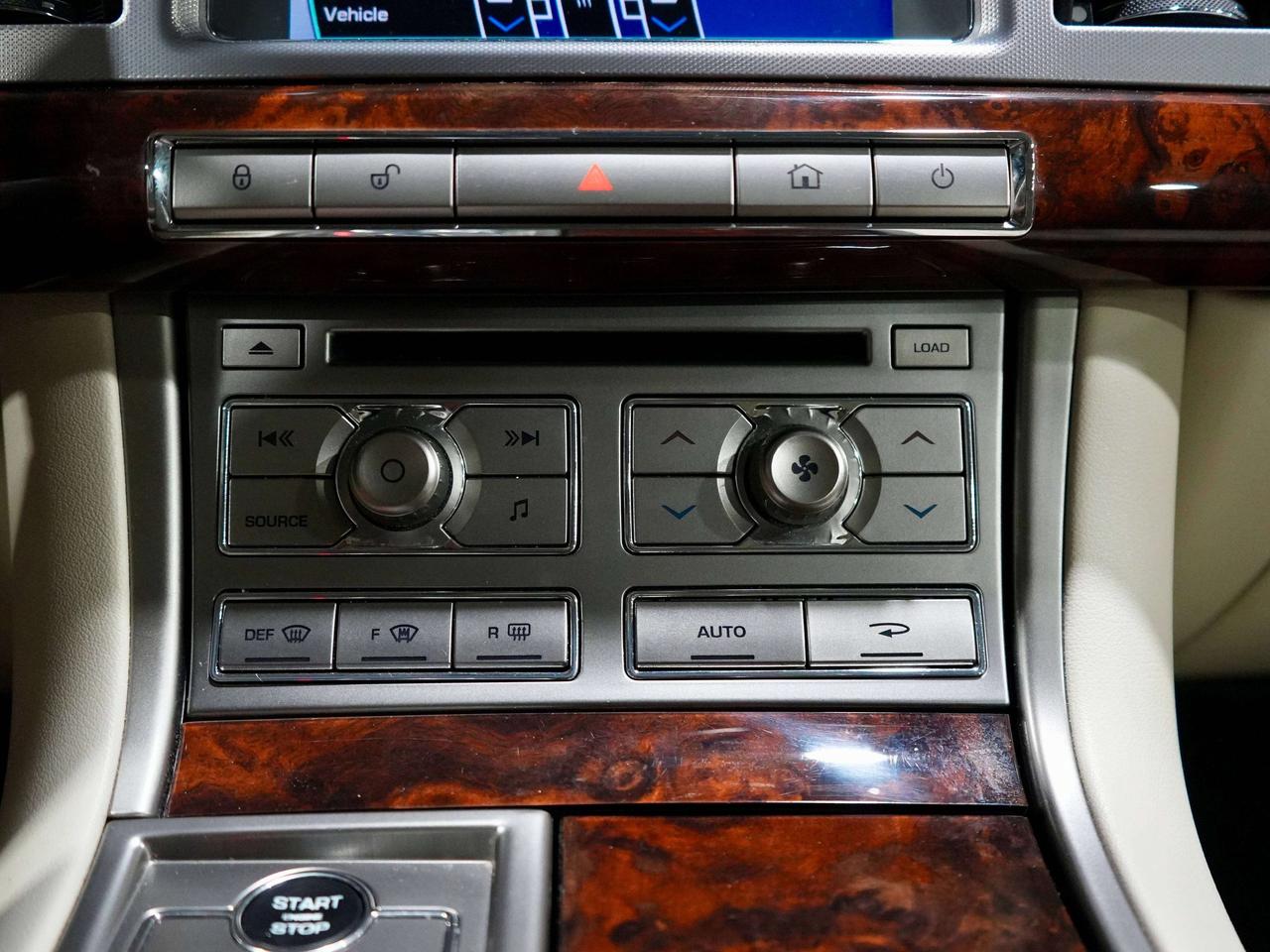 2011 Jaguar XF Premium Luxury|No Accident| V8 | Photo