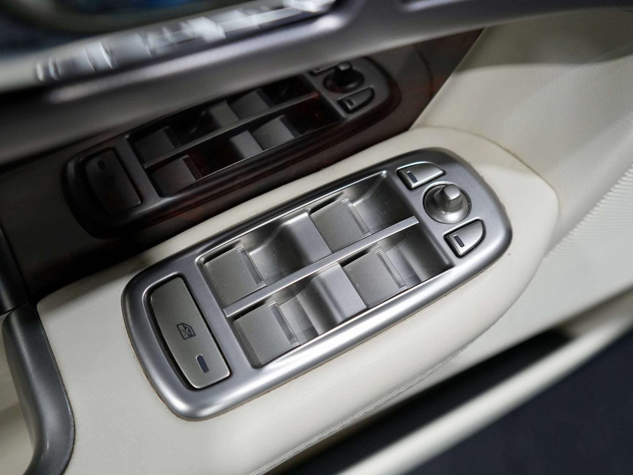 2011 Jaguar XF Premium Luxury|No Accident| V8 | Photo
