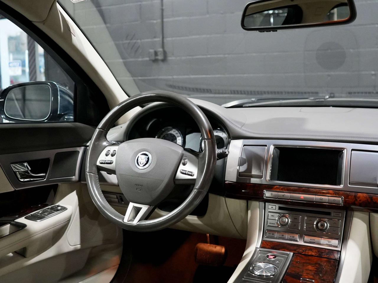 2011 Jaguar XF Premium Luxury|No Accident| V8 | Photo