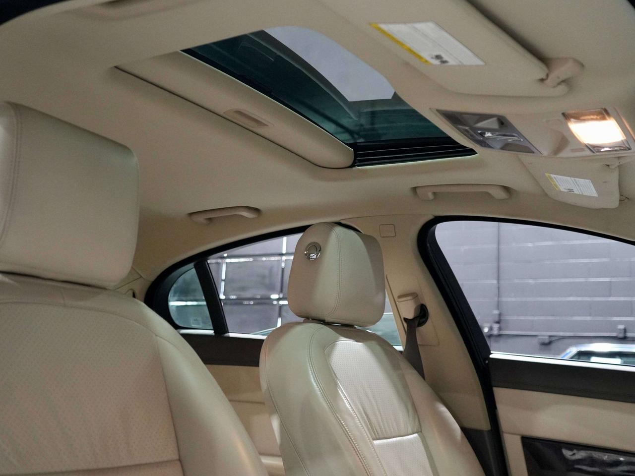 2011 Jaguar XF Premium Luxury|No Accident| V8 | Photo