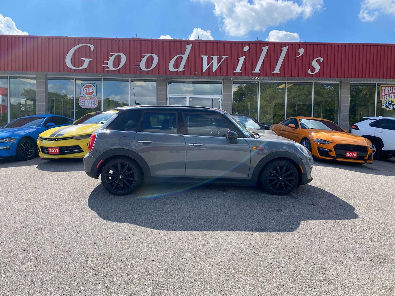 2015 MINI 5 Door CLEAN CARFAX, MANUAL TRANS, SUNROOF, HEATED SEATS! - Photo #1