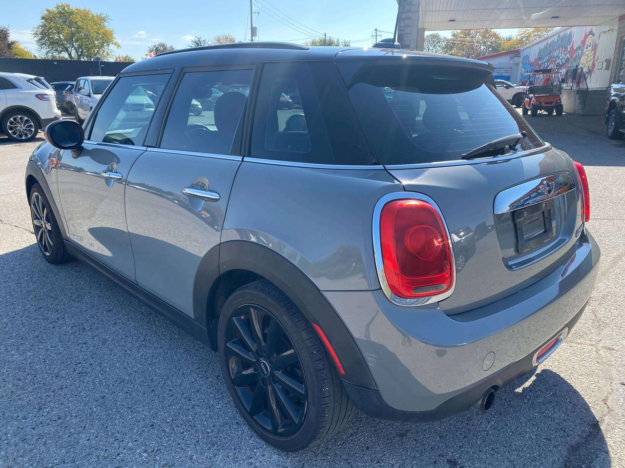 2015 MINI 5 Door CLEAN CARFAX, MANUAL TRANS, SUNROOF, HEATED SEATS! Photo