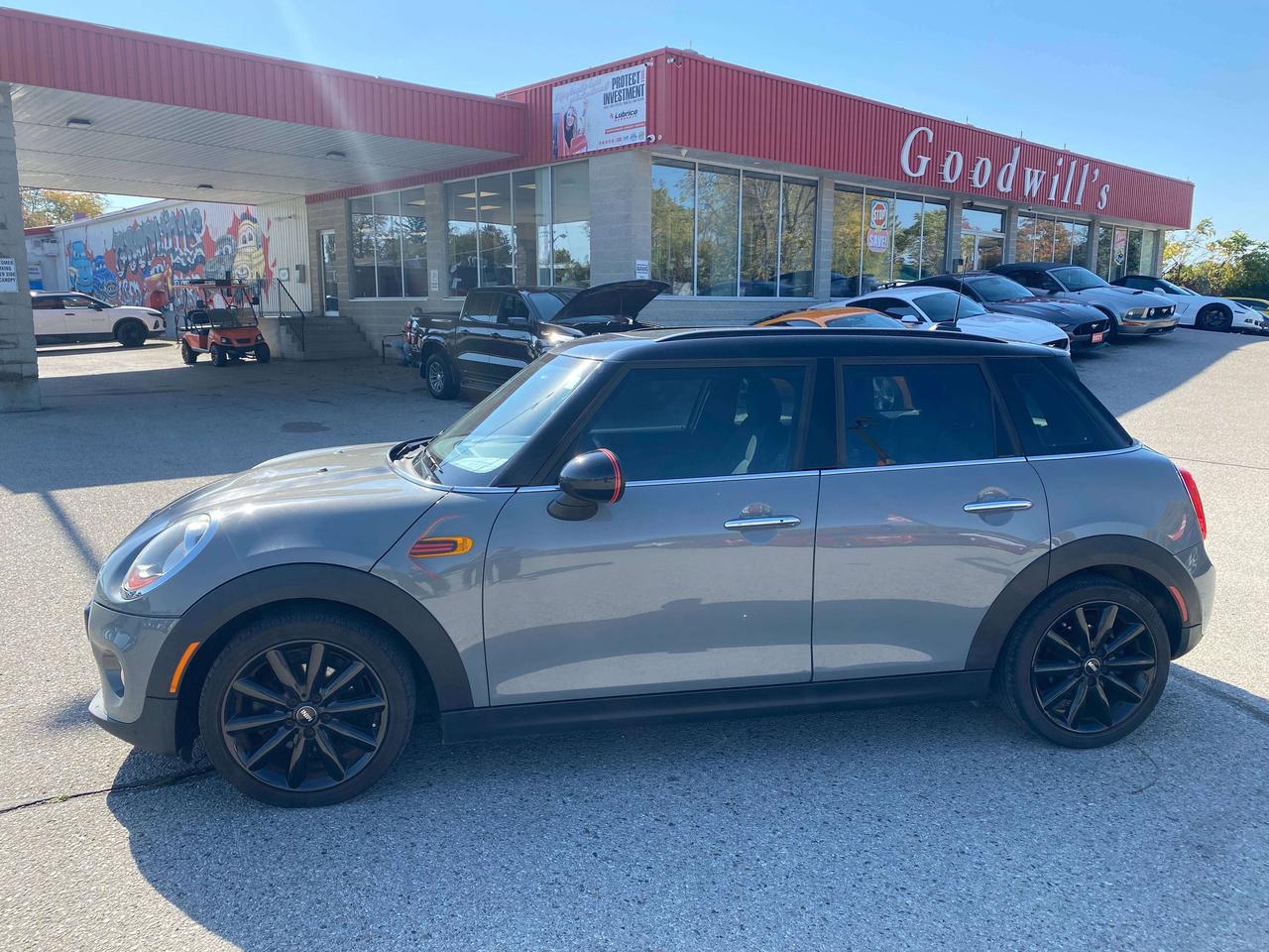 2015 MINI 5 Door CLEAN CARFAX, MANUAL TRANS, SUNROOF, HEATED SEATS! - Photo #5