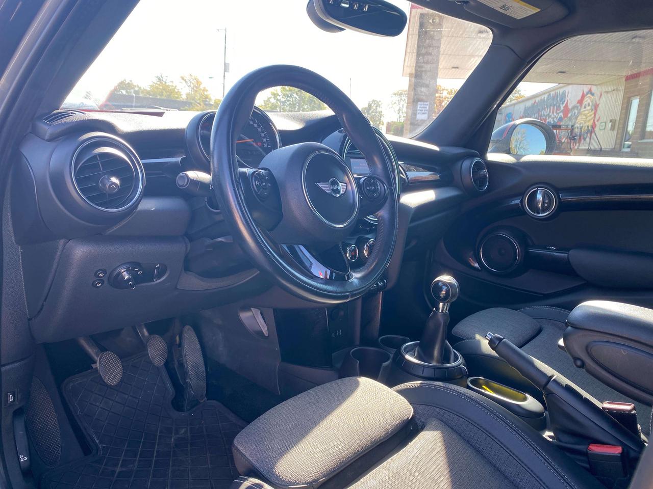 2015 MINI 5 Door CLEAN CARFAX, MANUAL TRANS, SUNROOF, HEATED SEATS! - Photo #9