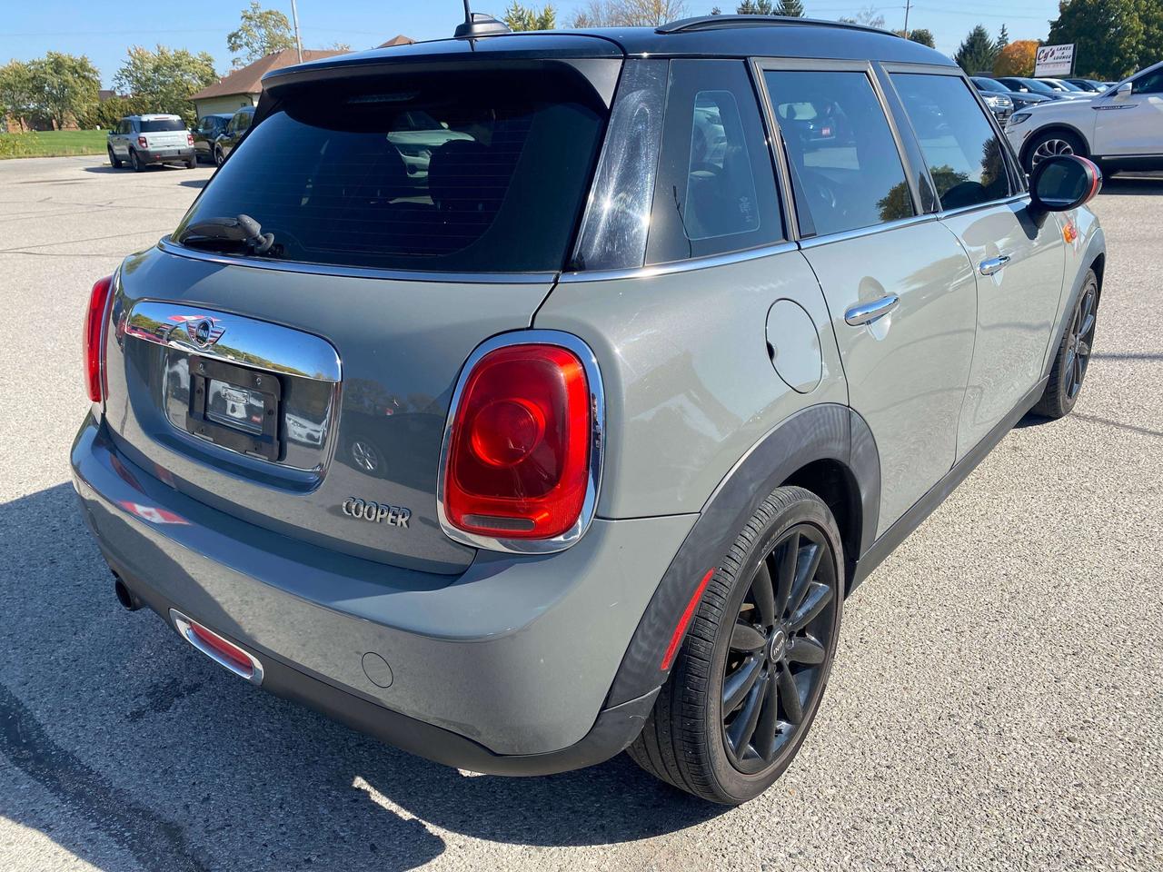 2015 MINI 5 Door CLEAN CARFAX, MANUAL TRANS, SUNROOF, HEATED SEATS! Photo
