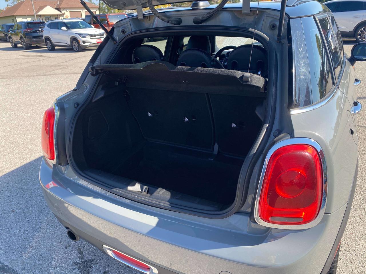 2015 MINI 5 Door CLEAN CARFAX, MANUAL TRANS, SUNROOF, HEATED SEATS! - Photo #22