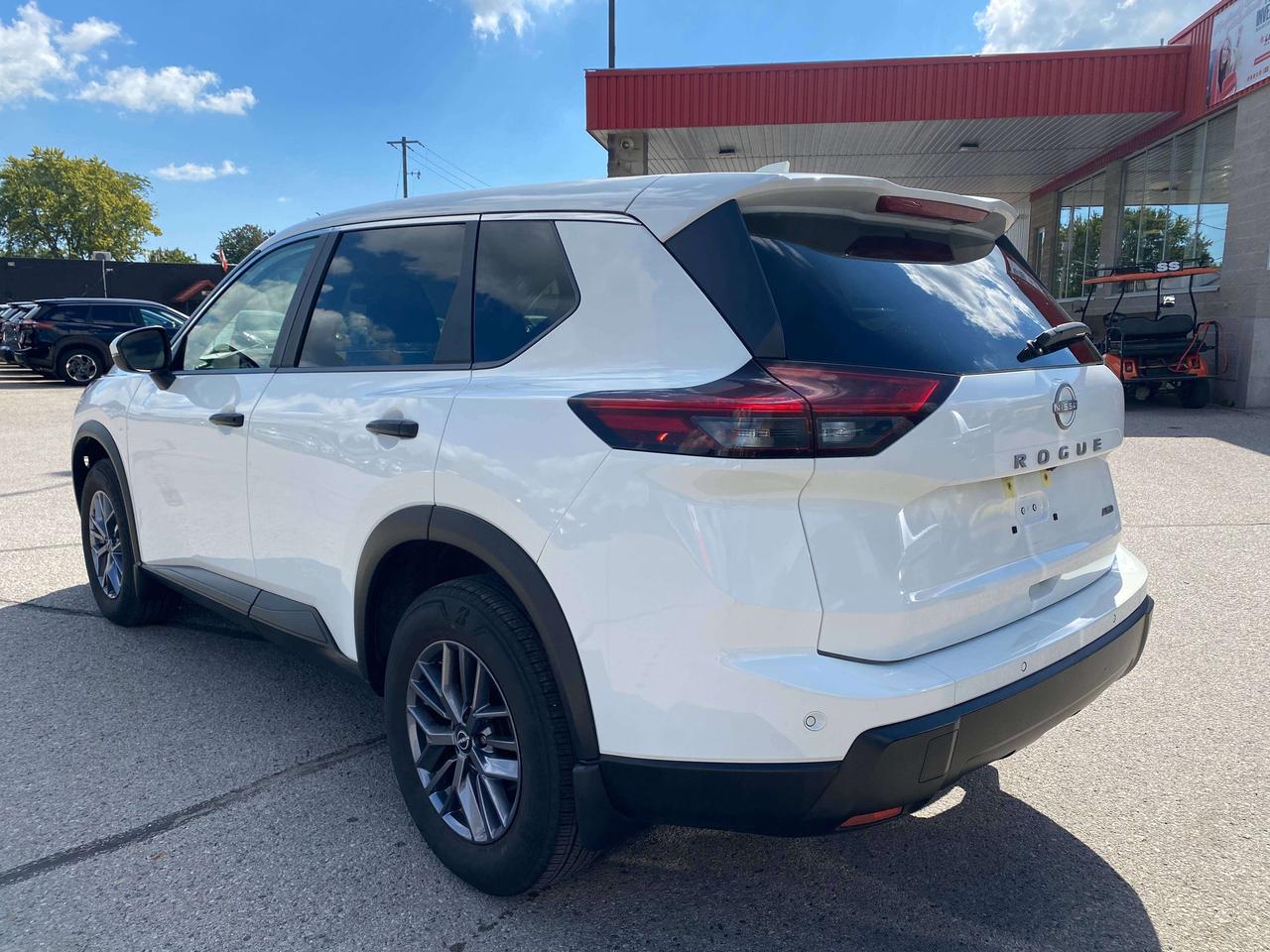 2024 Nissan Rogue S, CLEAN CARFAX, REMOTE START, BACK UP CAMERA! Photo