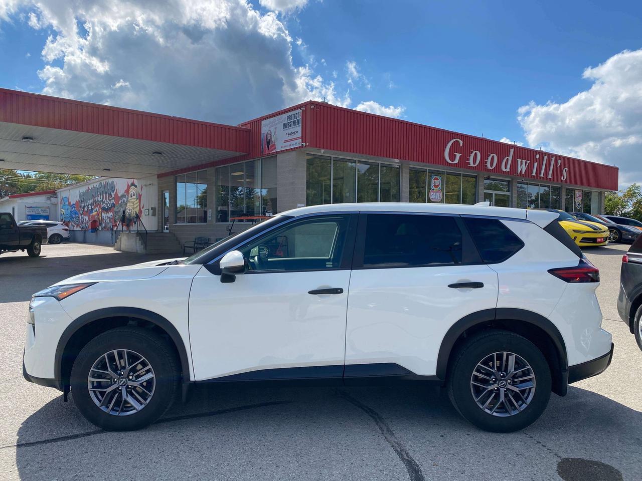 2024 Nissan Rogue S, CLEAN CARFAX, REMOTE START, BACK UP CAMERA! - Photo #5