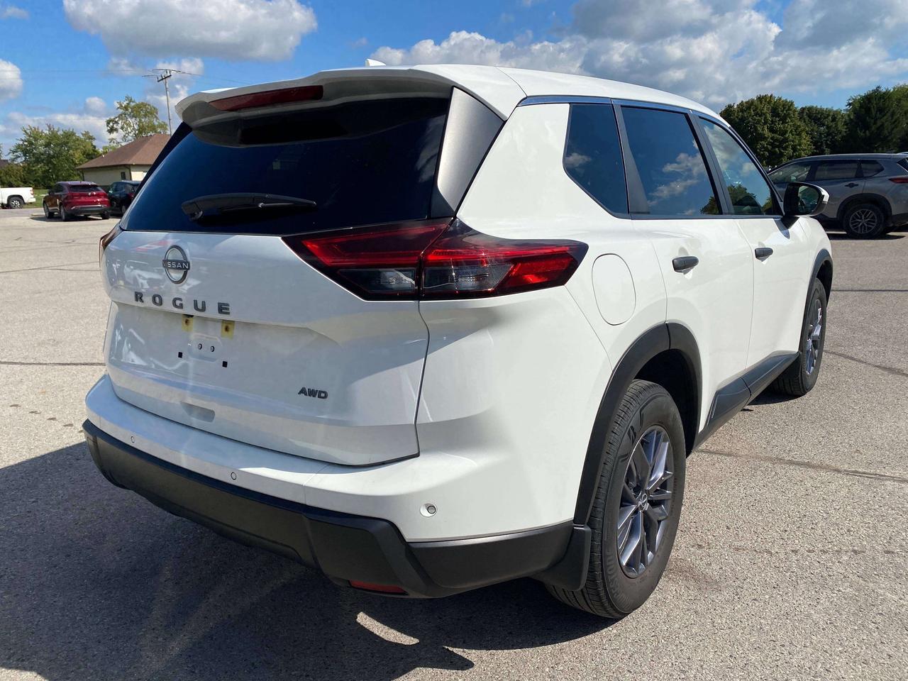 2024 Nissan Rogue S, CLEAN CARFAX, REMOTE START, BACK UP CAMERA! - Photo #8