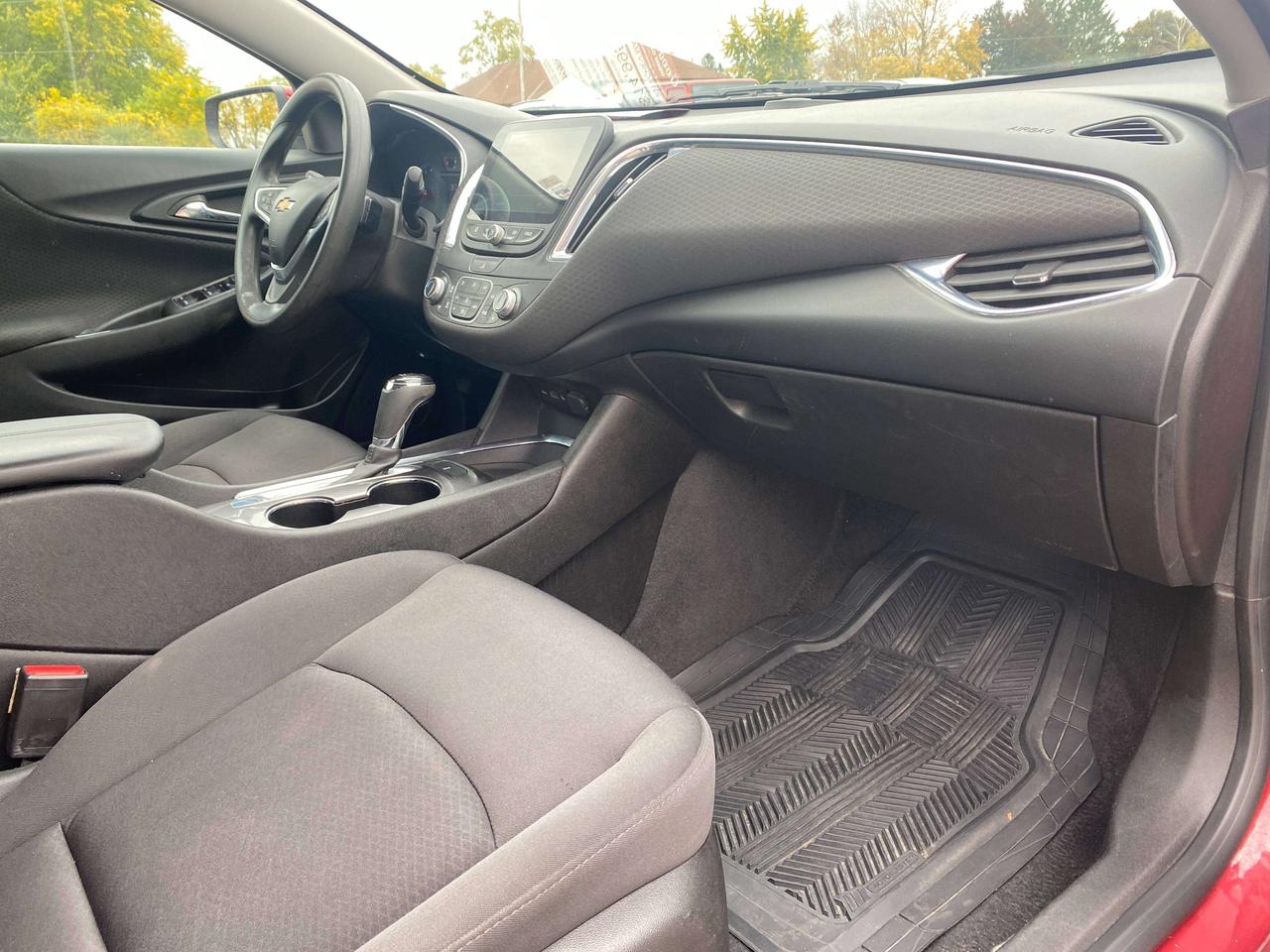 2019 Chevrolet Malibu LT, CLEAN CARFAX, HEATED SEATS, REMOTE START! Photo