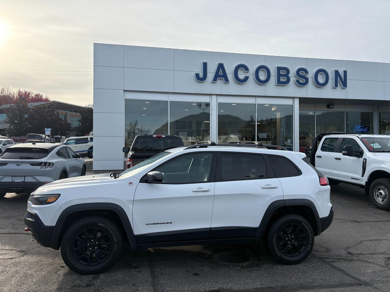 2020 Jeep Cherokee Trailhawk Photo1