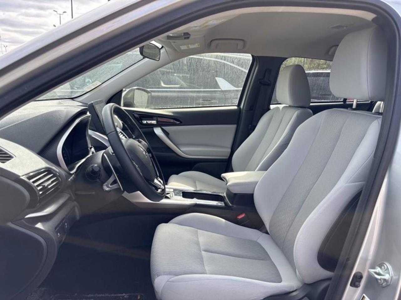 2024 Mitsubishi Eclipse Cross SE S-AWC | No Accidents | Heated Steering Photo2