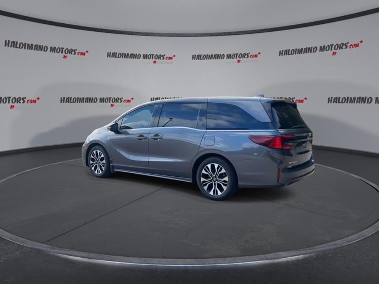 2025 Honda Odyssey Touring | No Accidents | Sunroof | Vent. Front Seats Photo