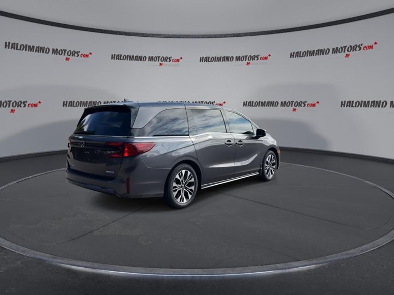 2025 Honda Odyssey Touring | No Accidents | Sunroof | Vent. Front Seats Photo