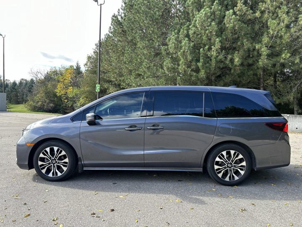 2025 Honda Odyssey Touring | No Accidents | Sunroof | Vent. Front Seats Photo