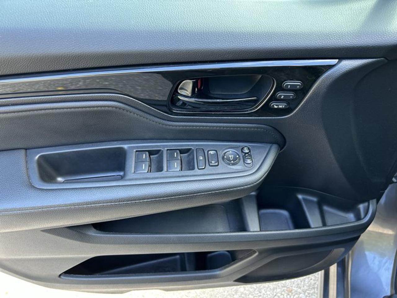 2025 Honda Odyssey Touring | No Accidents | Sunroof | Vent. Front Seats Photo