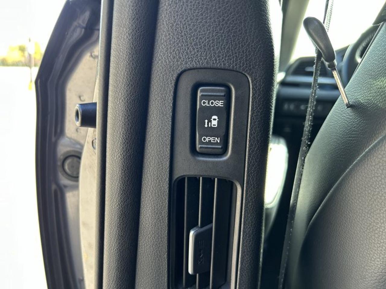 2025 Honda Odyssey Touring | No Accidents | Sunroof | Vent. Front Seats Photo