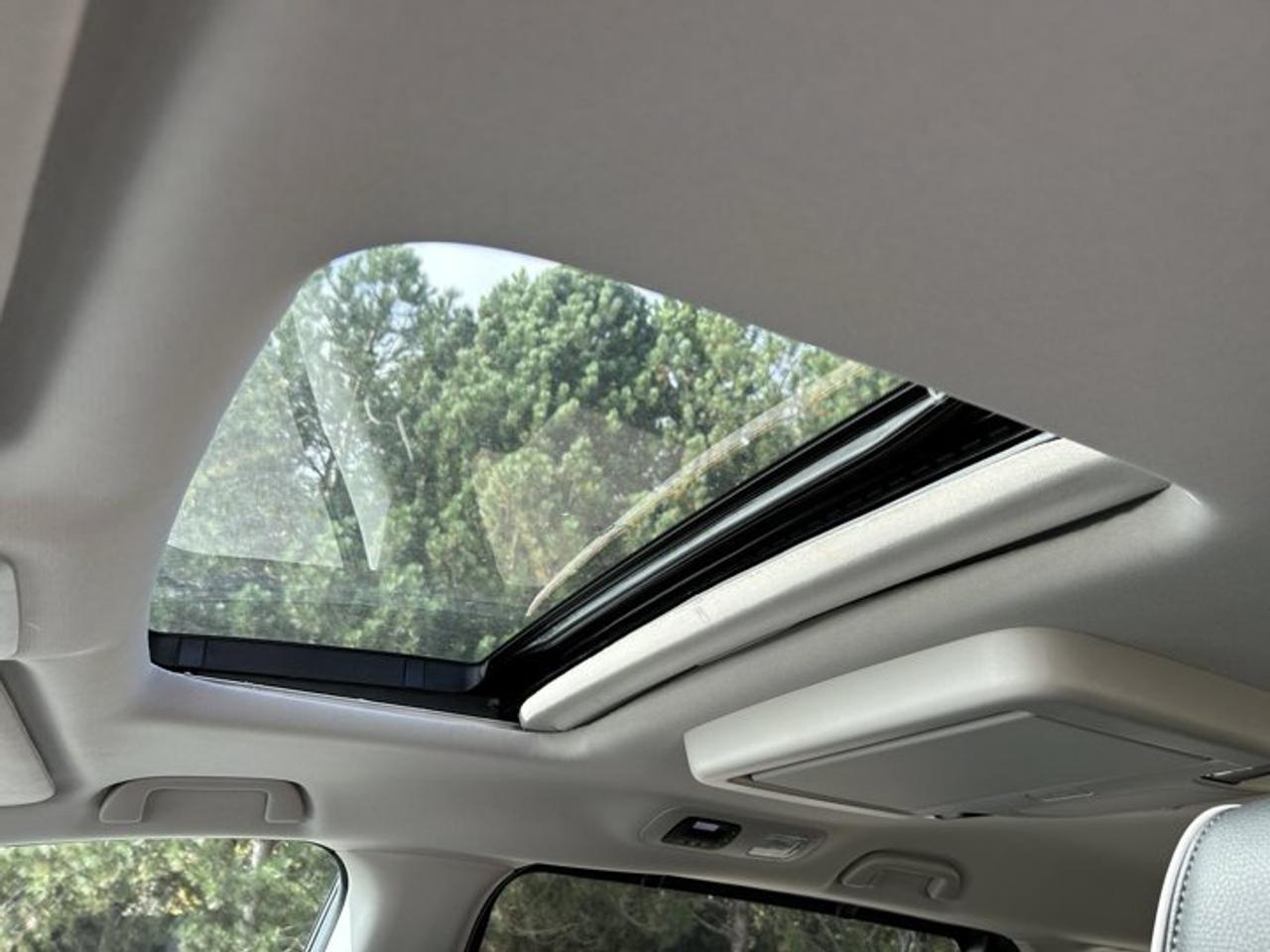 2025 Honda Odyssey Touring | No Accidents | Sunroof | Vent. Front Seats Photo