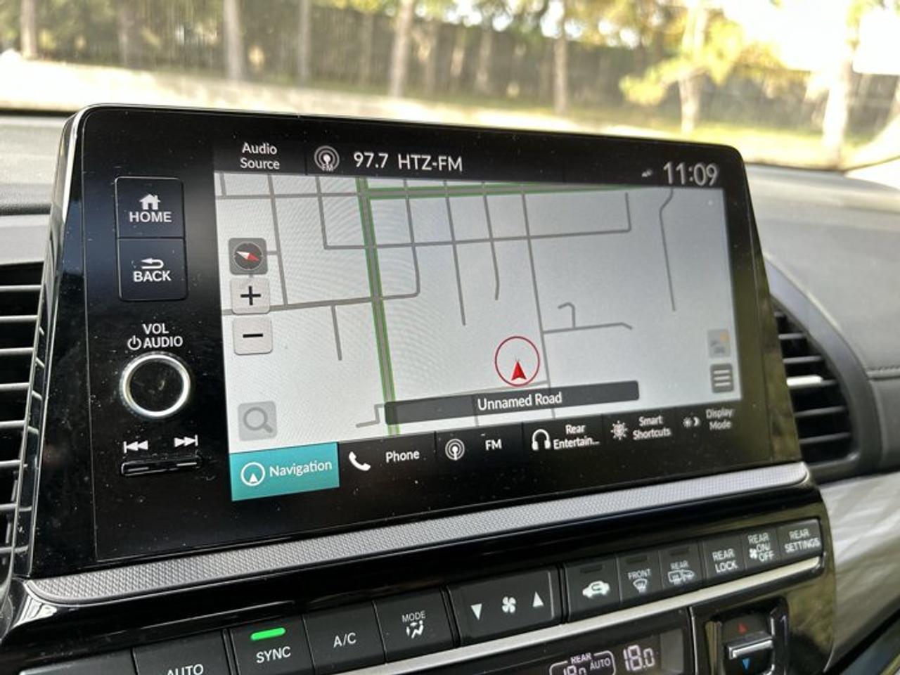 2025 Honda Odyssey Touring | No Accidents | Sunroof | Vent. Front Seats Photo