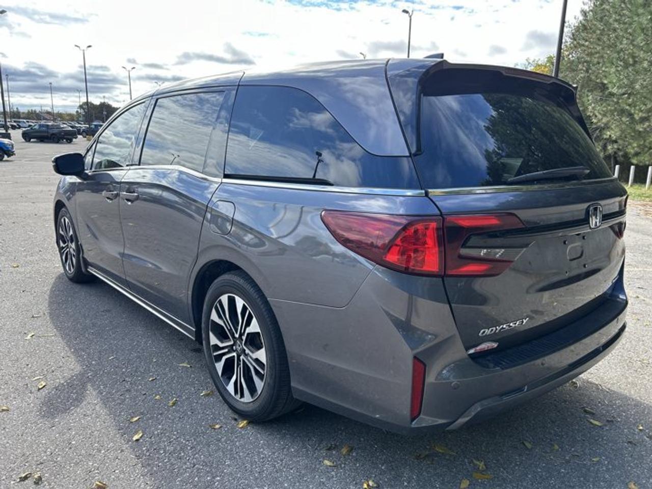 2025 Honda Odyssey Touring | No Accidents | Sunroof | Vent. Front Seats Photo